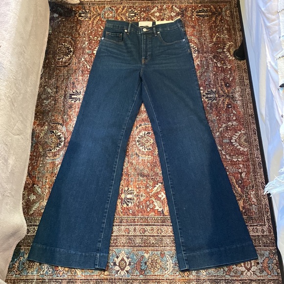 Everlane Denim - Everlane The High Rise Flare Jean Size 28 Regular.